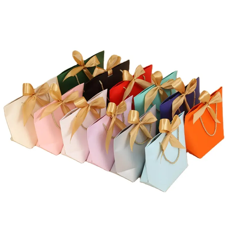 Commercio all'ingrosso stampa personalizzata compleanno matrimonio san valentino sacchetto di imballaggio regalo di festa sacchetto di carta di lusso semplice sacchetto di carta con manico