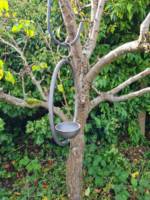 Mangeoire à oiseaux suspendue en métal brut Oniya décor de jardin industriel minimaliste surélevé pour oiseau sauvage Avery
