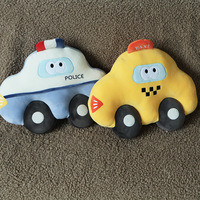 En gros, Adorables jouets en peluche de voiture à câliner (Taxi, Camion, Voiture de police), Coussin de réconfort pour enfants, anti-stress et compagnon de sommeil, Personnalisable