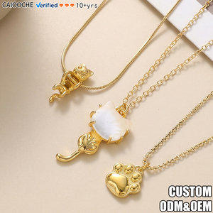 CAIOOCHE Nouvelle Collection <span class=keywords><strong>Collier</strong></span> Pendentif Patte de <span class=keywords><strong>Chat</strong></span> en Acier Inoxydable avec Nacre Naturelle, Bijoux Anti-ternissement, Laiton en Gros - Product Image 1