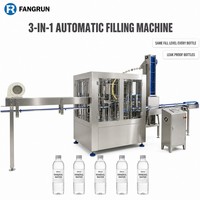 Machine de rinçage, remplissage et bouchage clé en main pour bouteilles d'eau minérale pure en PET et en verre