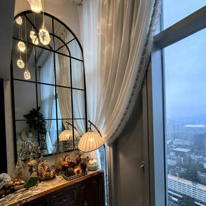 Grand miroir de corps entier décoratif encadrée et cintrée pour chambre à coucher et salon, avec structure en fer forgé, montage mural, haut de gamme - Product Image 5