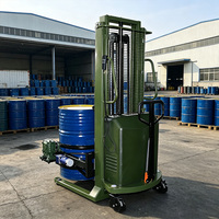 Structure rigide, mât en acier C de 6 mm, rotateur de fût semi-électrique, capacité de 450 kg, serrage automatique, déverseur de fût à débit contrôlé