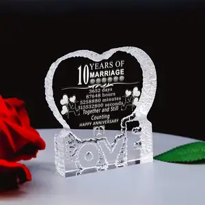 مخصص إبداعي على شكل قلب مكعب كريستال شفاف ثلاثي الأبعاد النقش بالليزر هدية كريستال