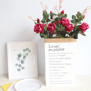 Bouquet de roses artificielles Liang Sheng en velours rouge, fleurs en soie décoratives pour la décoration intérieure - Product Image 3