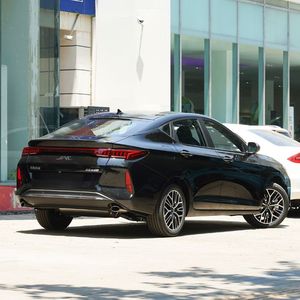 <span class=keywords><strong>JAC</strong></span> <span class=keywords><strong>J7</strong></span> A5 d'occasion 2020-2024, essence, 1.5T 2.0T, 2 roues motrices, sièges en cuir, conduite à gauche, moteur turbo, couleur foncée, à vendre - Product Image 4