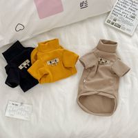 Vente en gros de vêtements mignons pour animaux de compagnie Printemps et été Chemise à deux pattes confortable et respirante Vêtements pour chats en peluche