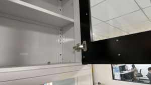 Revestimiento de pared de laboratorio modular CHguardTM Superficie higiénica sin costuras para encimeras de laboratorio médico - Product Image 4