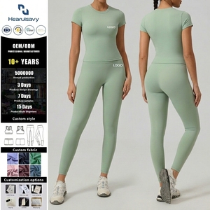 女式柔软透气纯色运动服套装 <span class=keywords><strong>2</strong></span> 件套圆领短袖上衣和高腰塑形打底裤，适合健身 - Product Image 1