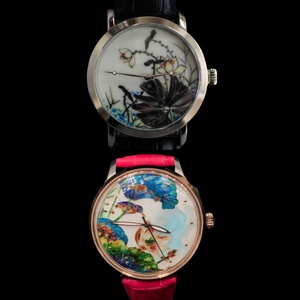 Reloj de Lujo con Pintura China, Esfera Plateada con Diseño de Flor de Loto Esmaltada, Reloj Mecánico con Correa de Cuero y Cierre Personalizable - Product Image 1