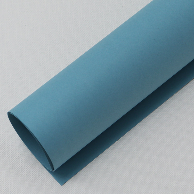 Blu scuro, 230g, completamente aperto.