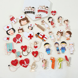 Atacado: Broche de Metal Esmaltado em Formato de Coração com Tema Médico, Distintivos Femininos, Pins de Estetoscópio para Enfermeiras e Médicas - Product Image 1