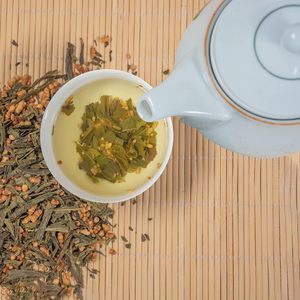 Sachet de thé vert Genmaicha japonais avec logo personnalisé Thé vert Genmaicha en feuilles avec feuilles de thé vert de riz brun rôti - Product Image 2