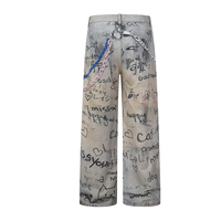 Jeans à jambe droite, pantalons à jambe large, pantalons longs amples, style streetwear subculture américaine, cool et individualiste, avec graffitis