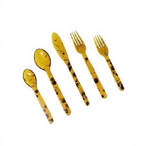 Ensemble de couverts 5 pièces en résine de qualité supérieure, motif tourbillon couleur écaille de tortue, durable et écologique, vaisselle de fête, style américain - Product Image 1