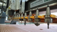 Centre d'usinage CNC à double scie ATC pour le fraisage, le perçage et la découpe de panneaux alvéolaires en aluminium – Équipement de traitement des panneaux