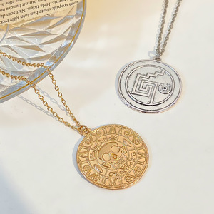 Collier pendentif crâne aztèque vintage pour femmes, collier en alliage punk gothique européen américain, collier statement géométrique rétro - Product Image 1