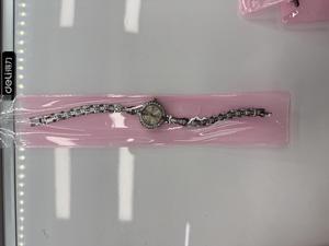 Orologio da donna in acciaio inossidabile con diamanti, analogico al quarzo, quadrante rotondo da 26 mm, elegante chiusura a farfalla, cinturino da 20 cm - Product Image 3