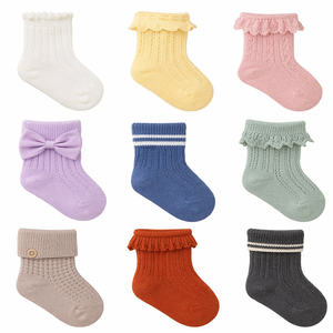 Chaussettes en coton pour enfants en gros OEM ODM, couleurs personnalisées, logo, chaussettes mi-hautes pour bébés et tout-petits avec nœud à volants pour usage quotidien - Product Image 1