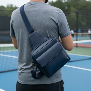 Sacoche de pickleball semi-brillante en PU italien structuré, capacité 1 raquette, aspect italien, logo personnalisé, vente en gros - Product Image 3