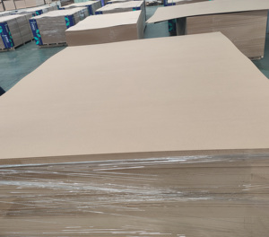 <span class=keywords><strong>Panneau</strong></span> MDF modernisé mélaminé certifié E1 de 1,8 mm et 2,5 mm, finition poncée, format 4x8, plaque de <span class=keywords><strong>bois</strong></span> <span class=keywords><strong>brut</strong></span> - Product Image 2