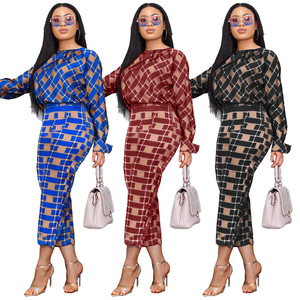 Ensemble deux pièces pour femmes, style tendance, vêtements pour femmes européens et américains, automne, nouveau, manches longues, t-shirt ample pour femmes, <span class=keywords><strong>pantalon</strong></span> à carreaux - Product Image 1