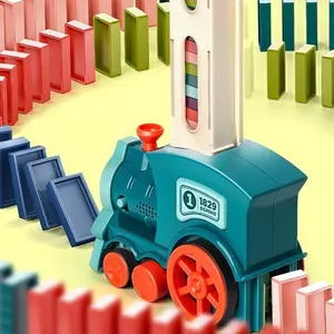 Fabrika doğrudan satış erken geliştirme oyuncak trenler renkli Domino Set elektrikli otomatik Domino tren oyuncak