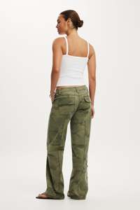 <span class=keywords><strong>Pantaloni</strong></span> Cargo da <span class=keywords><strong>Donna</strong></span> Personalizzati Camouflage Lavati a Gamba Larga Vita Media con Chiusura a <span class=keywords><strong>Bottoni</strong></span> e Polsino Convertibile, <span class=keywords><strong>Pantaloni</strong></span> Casual Utility - Product Image 2