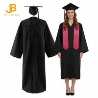 Toge de remise de diplôme universitaire pour adulte, noir mat, avec toque de remise de diplôme et pompon, et étole rose bonbon 2026, pour les diplômés des universités et des écoles.