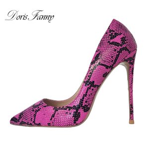 Chaussures à talons hauts sexy Doris Fanny pour femme, escarpins violets imprimé serpent à enfiler pour l'automne et la saison des fêtes - Product Image 1