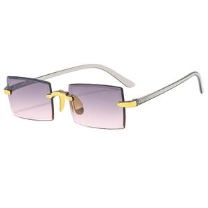 Gafas de Sol Cuadradas sin Montura, UV400, Ligeras, de PC, con Degradado Dorado y Bordes con Corte de Diamante en Azul/Rosa, Unisex - Product Image 4