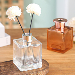 <span class=keywords><strong>Diffuseur</strong></span> d'huiles essentielles en verre à rayures verticales carrées de 200 ml, flacon de <span class=keywords><strong>parfum</strong></span> avec bouchon à vis et bâtonnets - Product Image 2