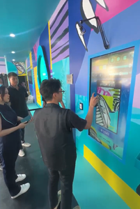Attrezzatura per Proiezione Interattiva a Parete per Workshop di Formazione nel Design della Pittura a Spruzzo ed Esperienze di Pittura Interattiva - Product Image 6