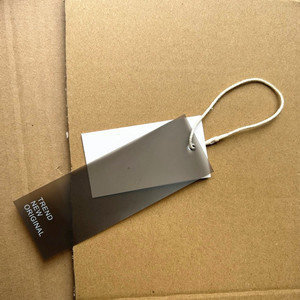 Étiquette volante personnalisée en papier kraft brun imprimé pour vêtements, marque privée, OEM, en papier recyclé - Product Image 2