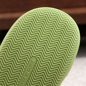 Chaussons d'intérieur en fourrure pour couples, style dessin animé Grinchmas Green <span class=keywords><strong>Grinch</strong></span>, design de Noël, en stock, prêts à être expédiés - Product Image 5