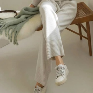 Ensemble pull et pantalon en maille côtelée unie anti-plis pour femme – Tenue décontractée et confortable pour l'automne et l'hiver - Product Image 4
