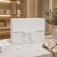 Boîte cadeau magnétique blanche mate avec couvercle rabattable, ruban et nœud, impression personnalisée, en carton pliable, vente en gros directe usine pour cadeaux