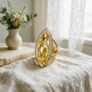 Anello Statement con Gemma Simulata a Forma di Marquise, Impermeabile, in Acciaio Inossidabile Placcato Oro, con Cristalli a Corona, Gioiello Vintage per Donna - Product Image 5