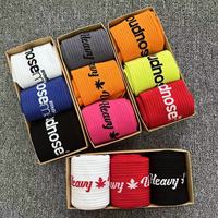 Chaussettes de sport tendance à prix abordable, chaussettes de basketball pour hommes, lot en boîte, en coton, design OEM, impression, broderie, chaussettes mi-mollet personnalisées avec logo
