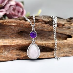Collana con ciondolo a texture rosa e bianca, regalo di gioielli retrò da donna - Product Image 5