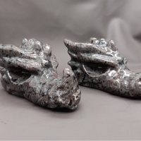 Dragon miniature sculpté à la main en Yooperlite naturelle, cristal réactif aux UV, pierre flamme, ornement animalier pour la méditation et la décoration intérieure spirituelle