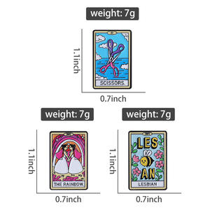 Lezbiyen UV baskı emaye Pin gelinler makas karikatür arı kızlar aşk broş yaka rozeti takı hediye arkadaşlar için toptan - Product Image 1
