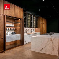 Armoires de cuisine en bois de noyer de style contemporain de luxe sur mesure Alland, finition huilée couleur noyer, panneaux Shaker
