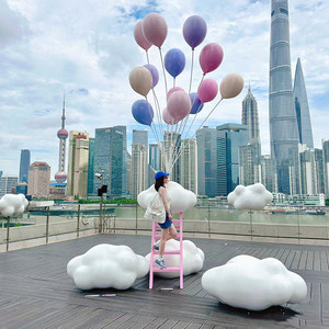 Sculpture créative de nuages de ballons, purement artisanale, pour centres commerciaux, parcs, sites touristiques, paysages, idéale pour la photographie - Product Image 1