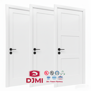 باب داخلي خشبي أمريكي مسبق التعليق، هيكل خشبي صلب، مطلي باللون الأبيض، متعدد الألواح، متأرجح، عازل للصوت، بتصميم شيكر - Product Image 1