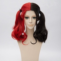 Haute qualité Harleen Quinzel Anime perruque 45cm moyen Long bouclés rouge noir mixte Harley Quinn Peluca synthétique Cosplay Costume perruque