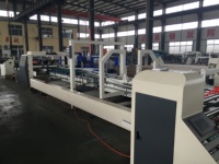 Machine à plier et à coller entièrement automatique et efficace pour carton ondulé