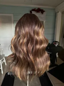 Perruque Lace Front Wig avec doublure en soie pour femmes, cheveux européens de luxe, nœud unique, brun neutre avec caramel subtil - Product Image 4