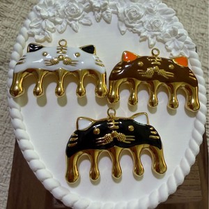Peigne de massage du cuir chevelu à cinq dents en forme de chat mignon, accessoire bijou pendentif en acier inoxydable - Product Image 4