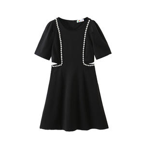 Vestido de Noche Negro Runqi N8349 con Cintura Recortada con Cuentas, Cuello Redondo, Color Sólido, Estilo Hepburn para Mujer - Product Image 4